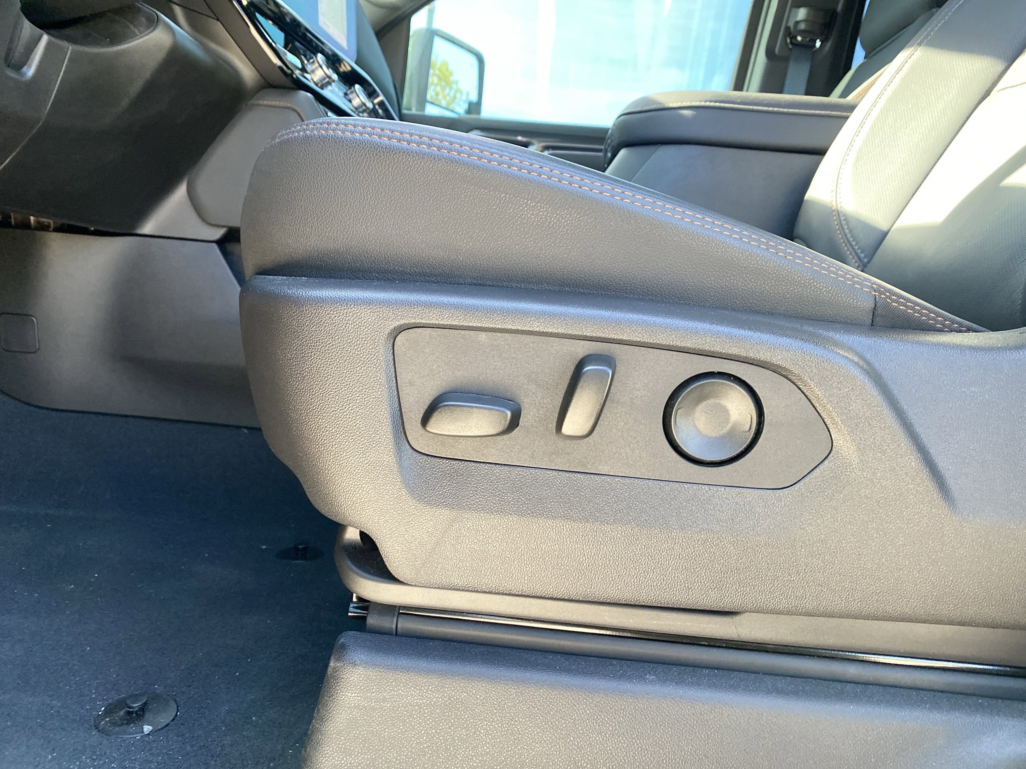 Used 2025 GMC Sierra 2500 AT4 w/ AT4 Premium Plus Package image 14