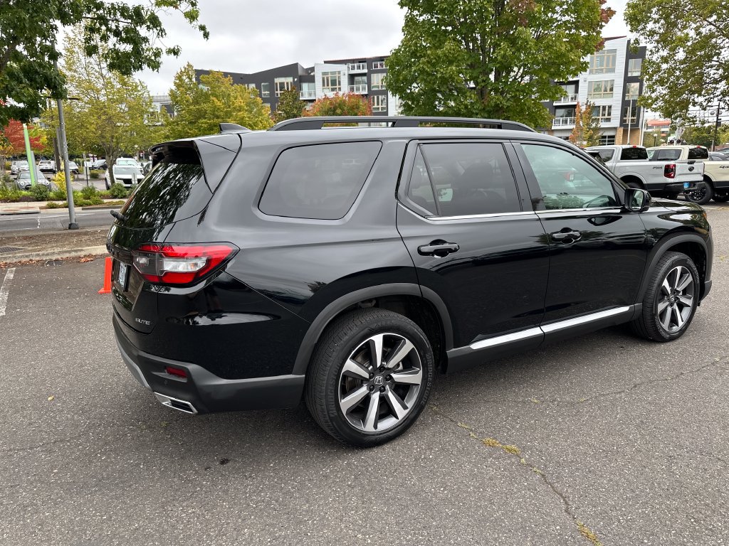 Used 2025 Honda Pilot Elite image 6