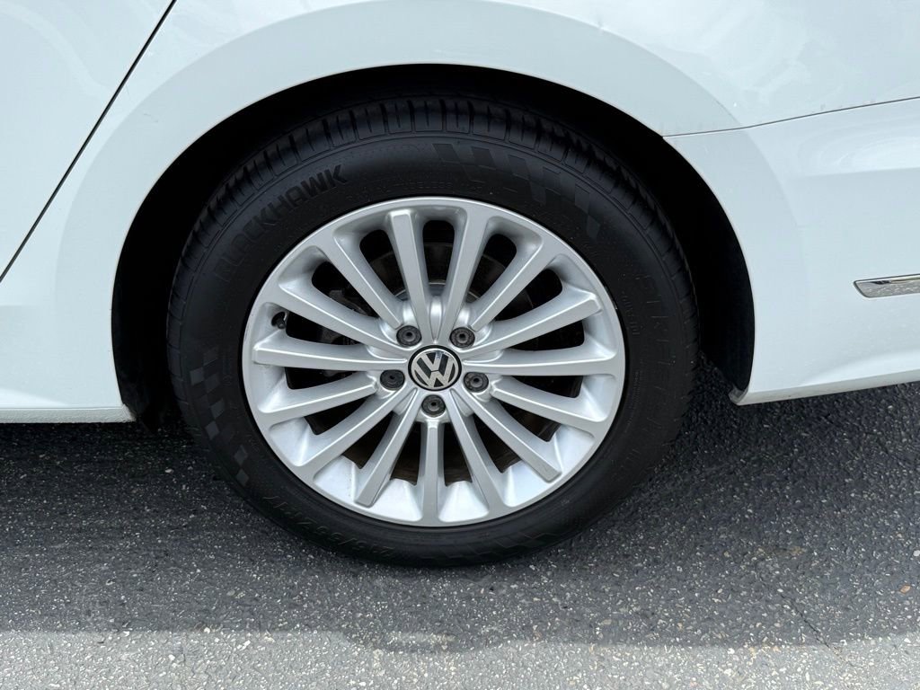Used 2017 Volkswagen Passat 1.8T SE FWD image 9