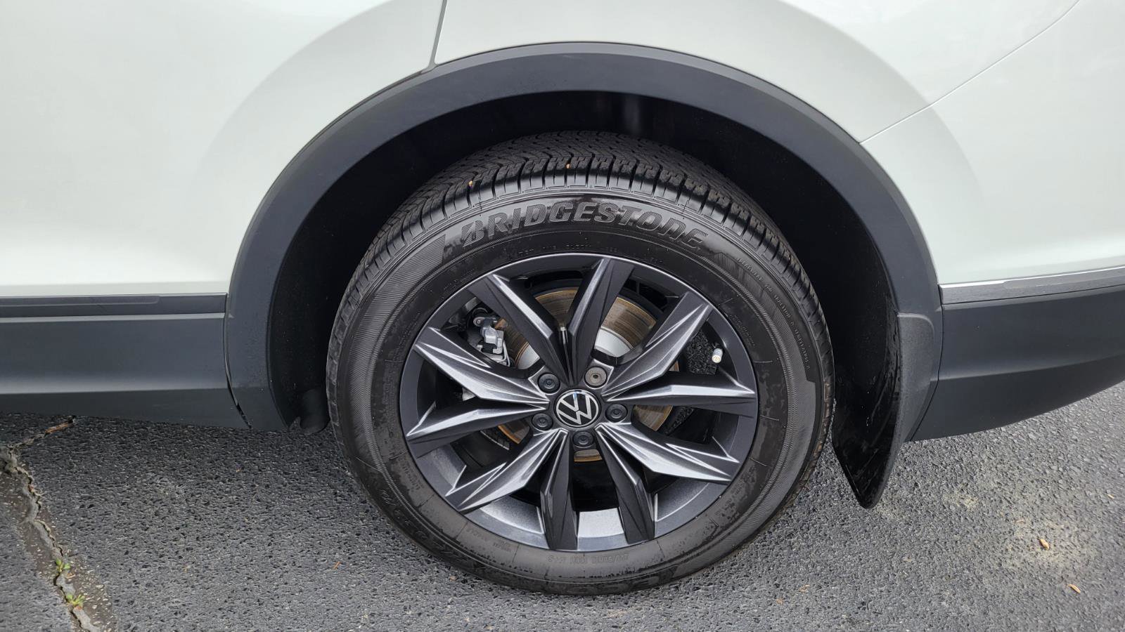 Certified 2023 Volkswagen Tiguan SE w/ Panoramic Sunroof Package image 13