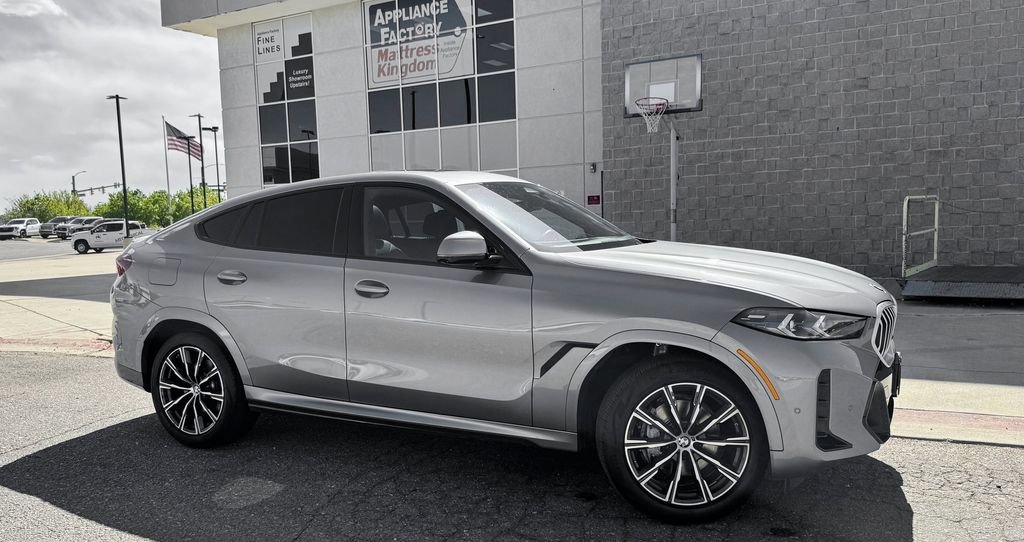 Used 2025 BMW X6 xDrive40i w/ Climate Comfort Package AWD/4WD image 2