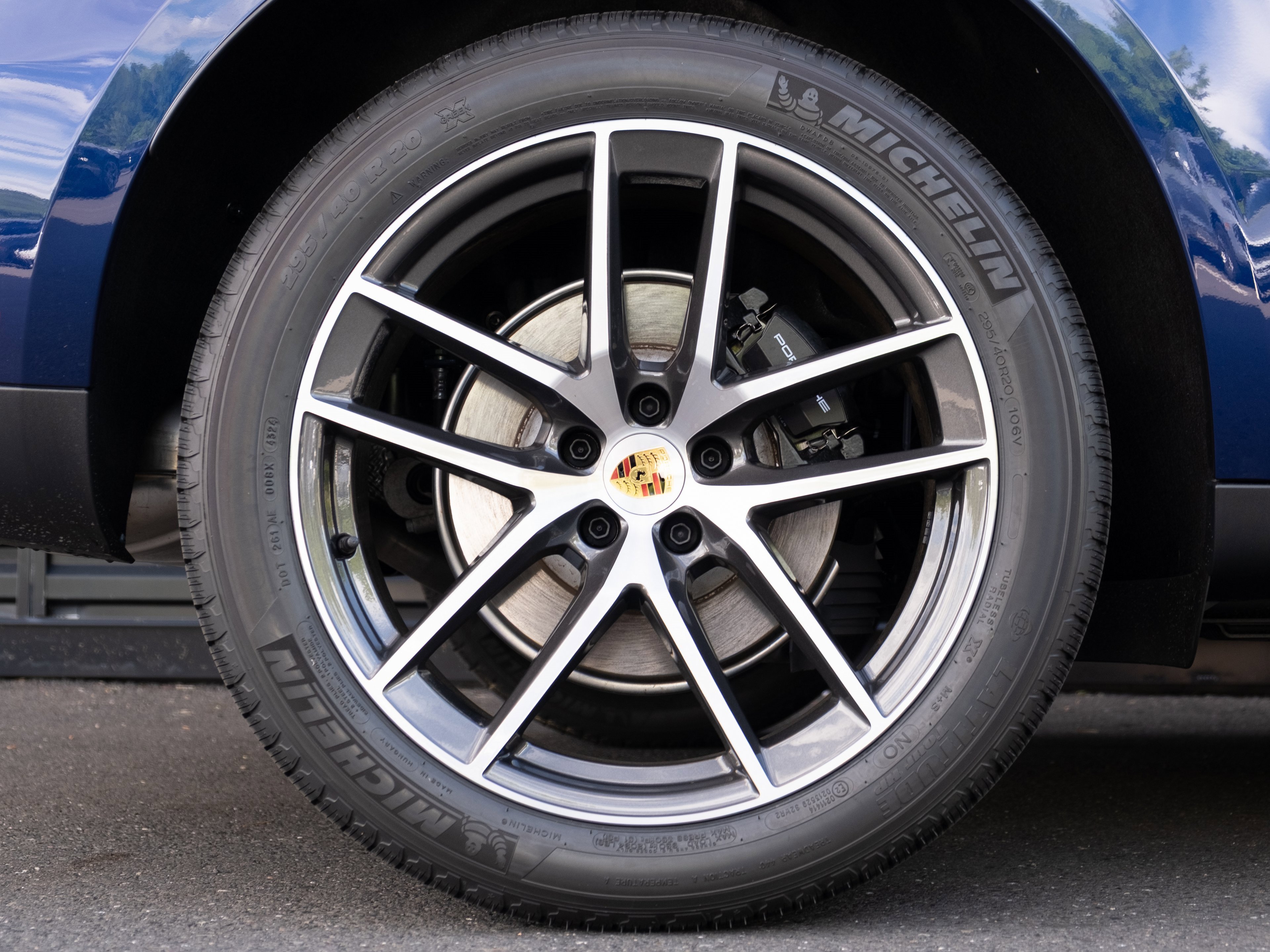 Certified 2025 Porsche Macan image 14