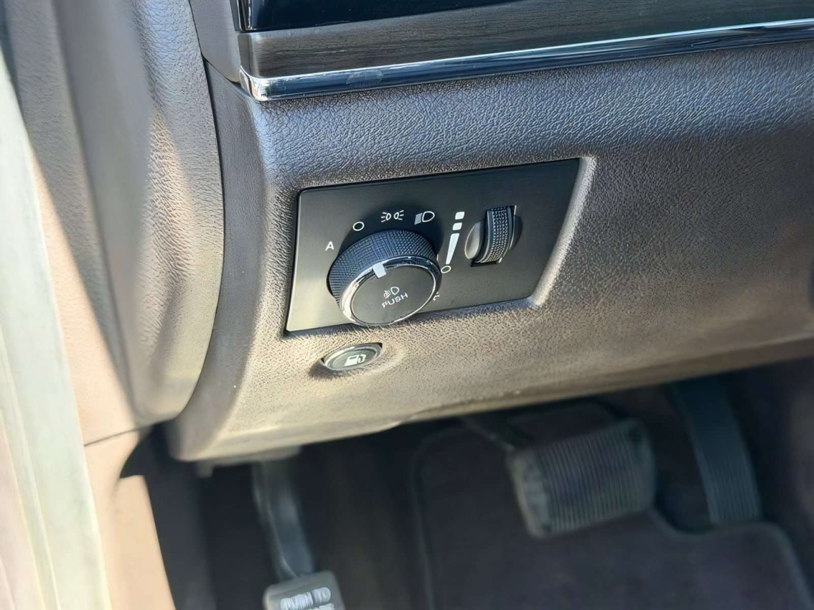 Used 2019 Jeep Grand Cherokee Overland AWD/4WD image 20