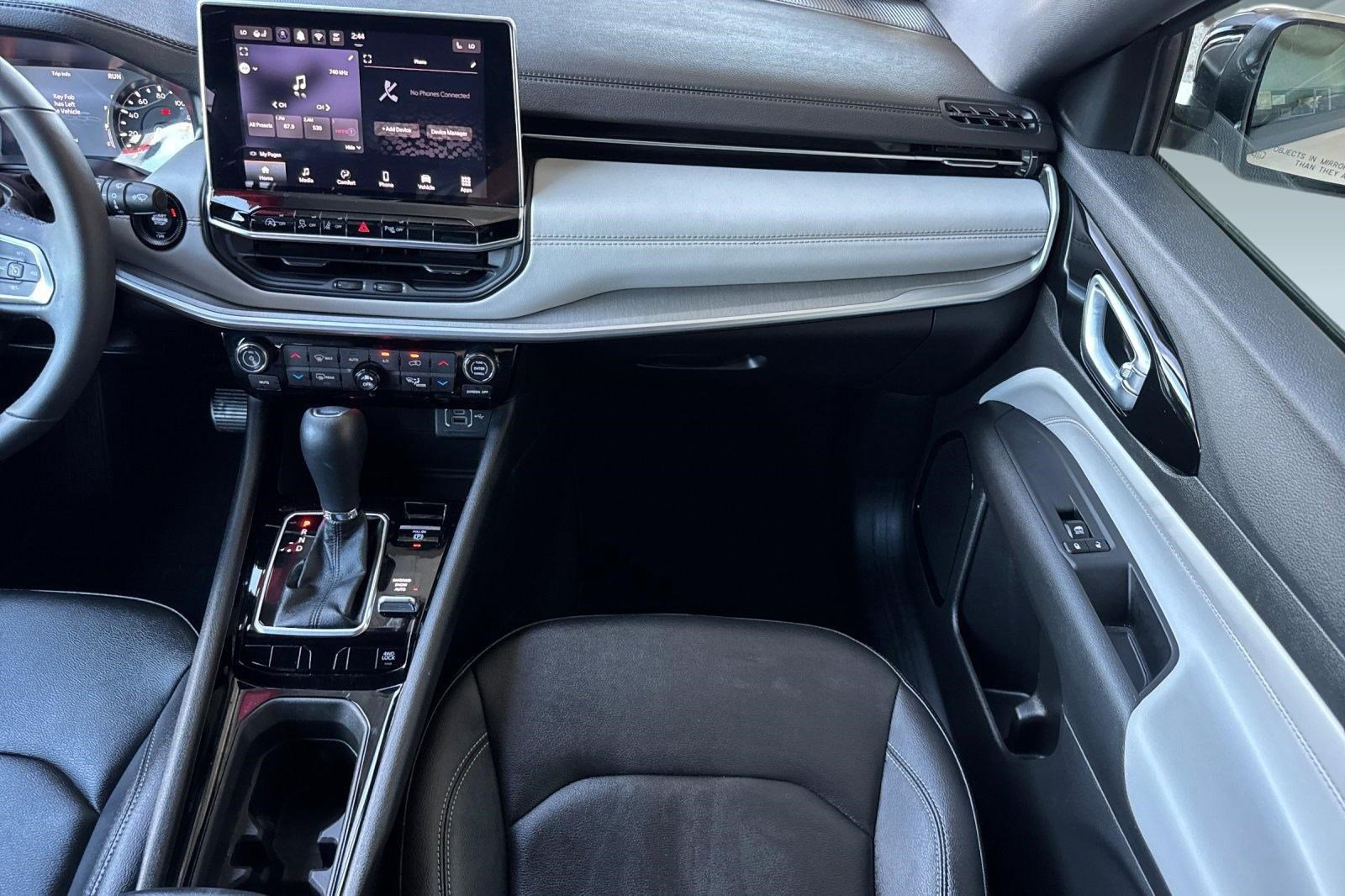 Used 2025 Jeep Compass Limited image 29