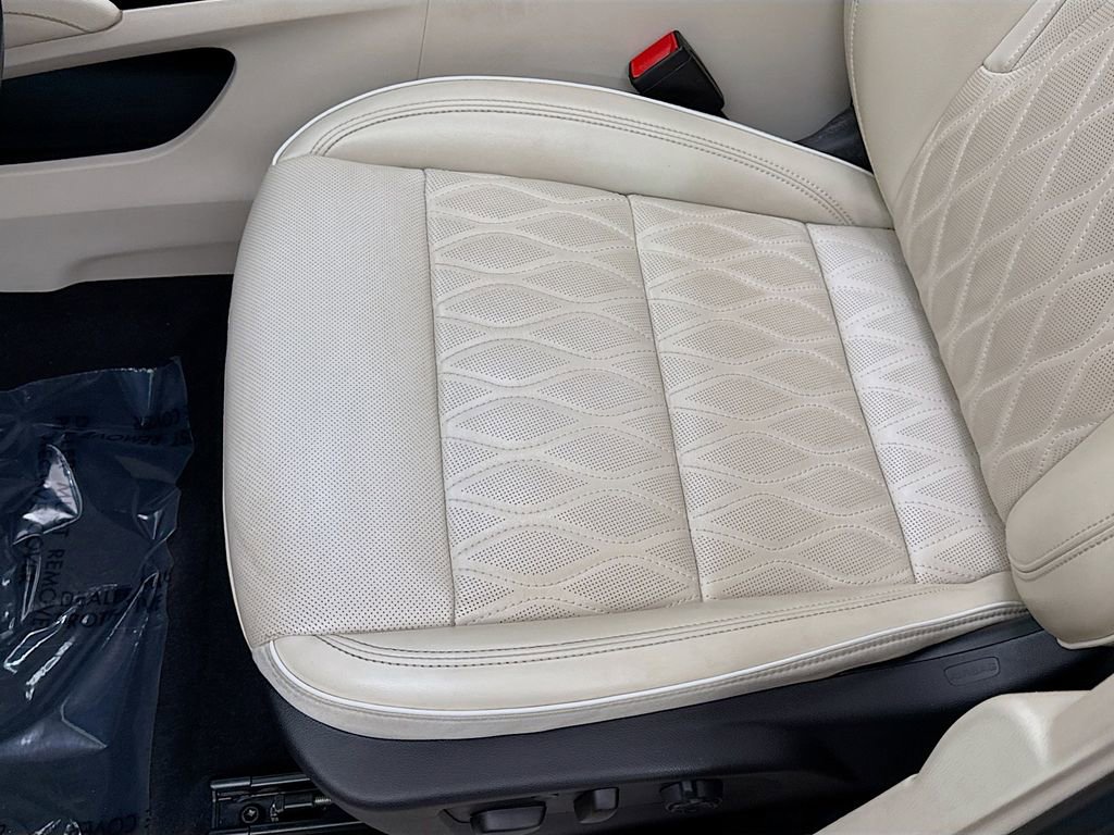 Used 2022 Buick Envision Avenir w/ Technology Package II image 20