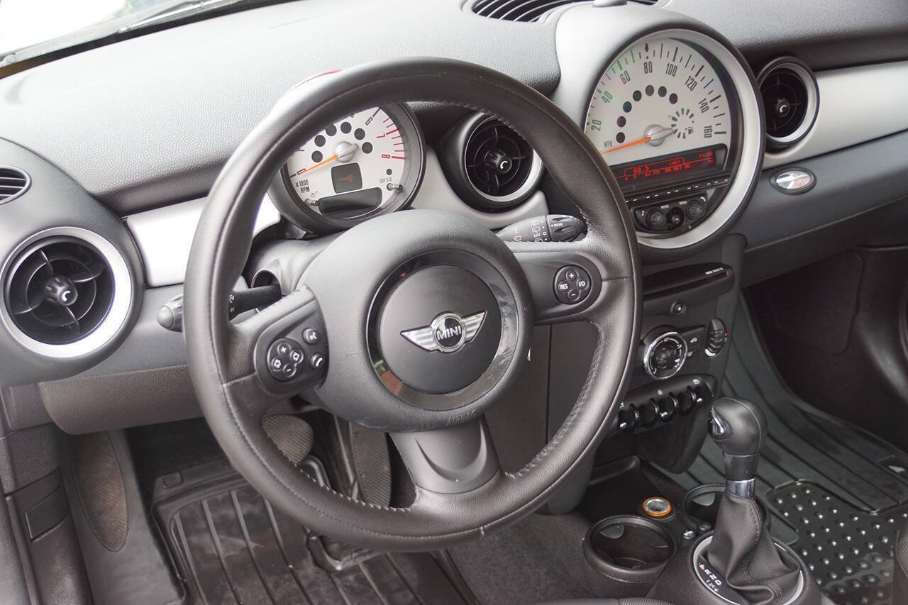 Used 2011 MINI Cooper Hardtop FWD image 16