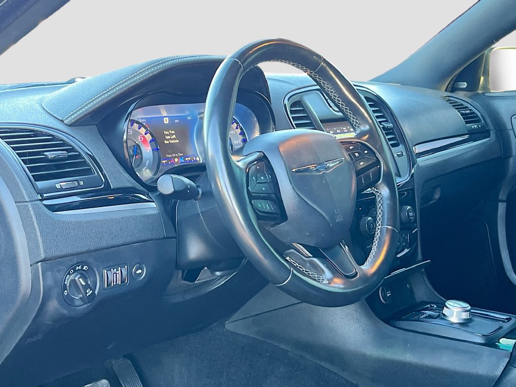 Used 2020 Chrysler 300 S w/ 300S Premium Group RWD image 9