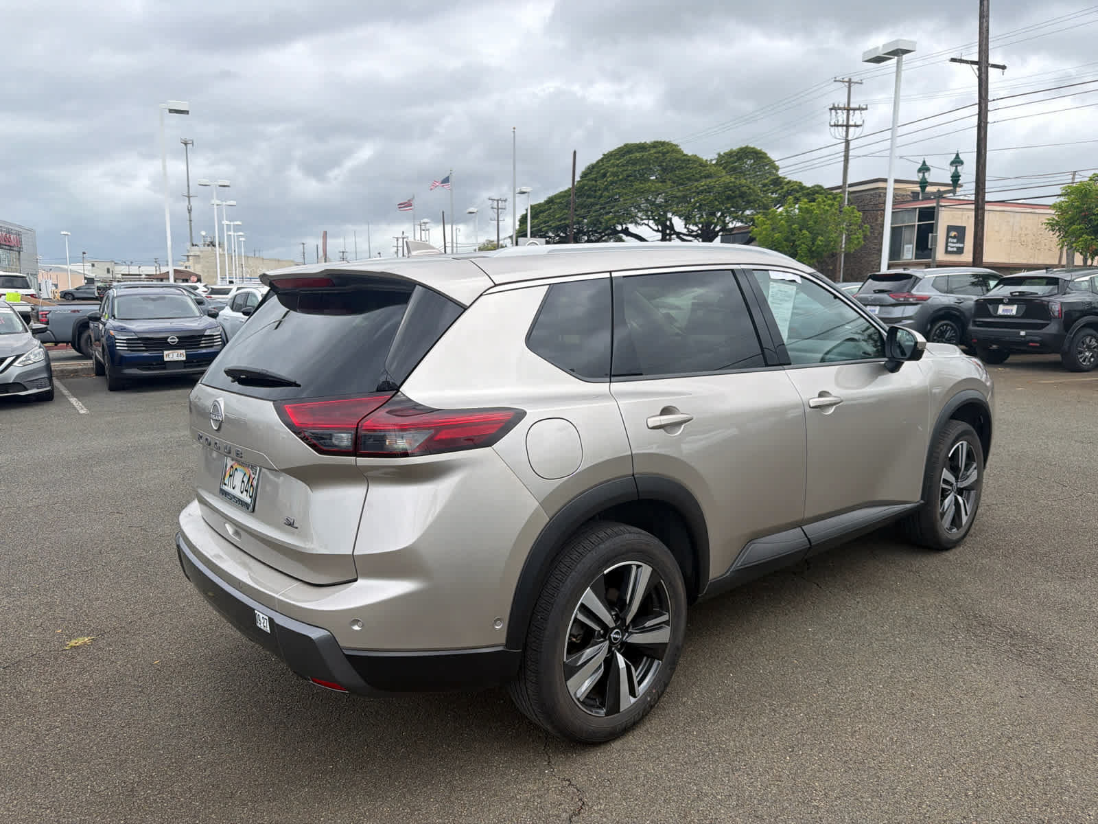 Used 2025 Nissan Rogue SL FWD image 2