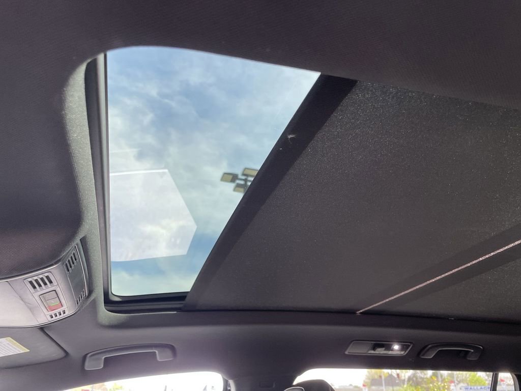 Used 2021 Volkswagen Tiguan SEL Premium R-Line image 11