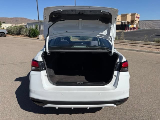 Used 2022 Nissan Versa SV FWD image 32