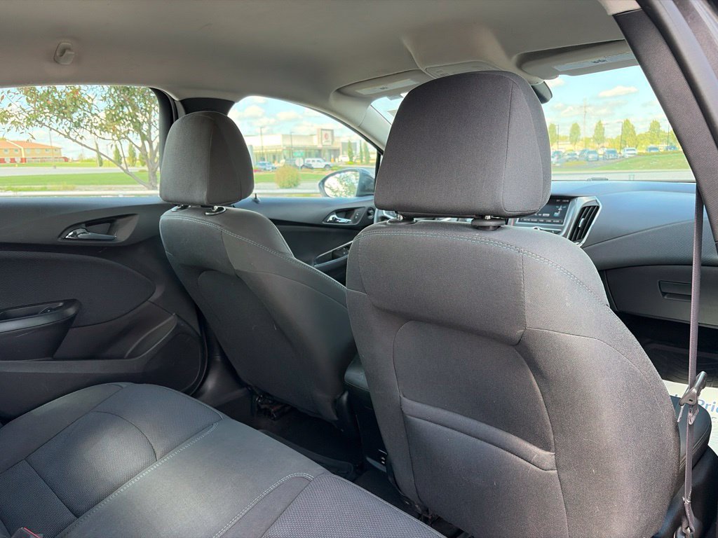Used 2017 Chevrolet Cruze LT FWD image 29