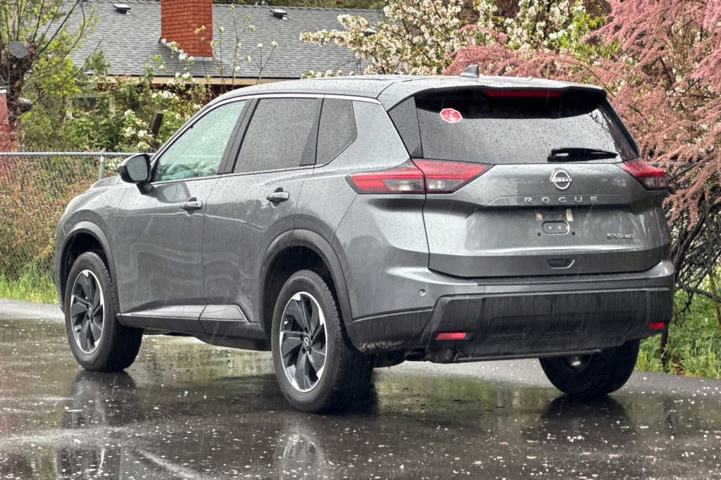 Used 2024 Nissan Rogue SV image 6