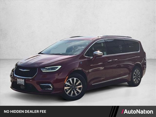 Used 2021 Chrysler Pacifica Limited w/ Uconnect Theater Family Group