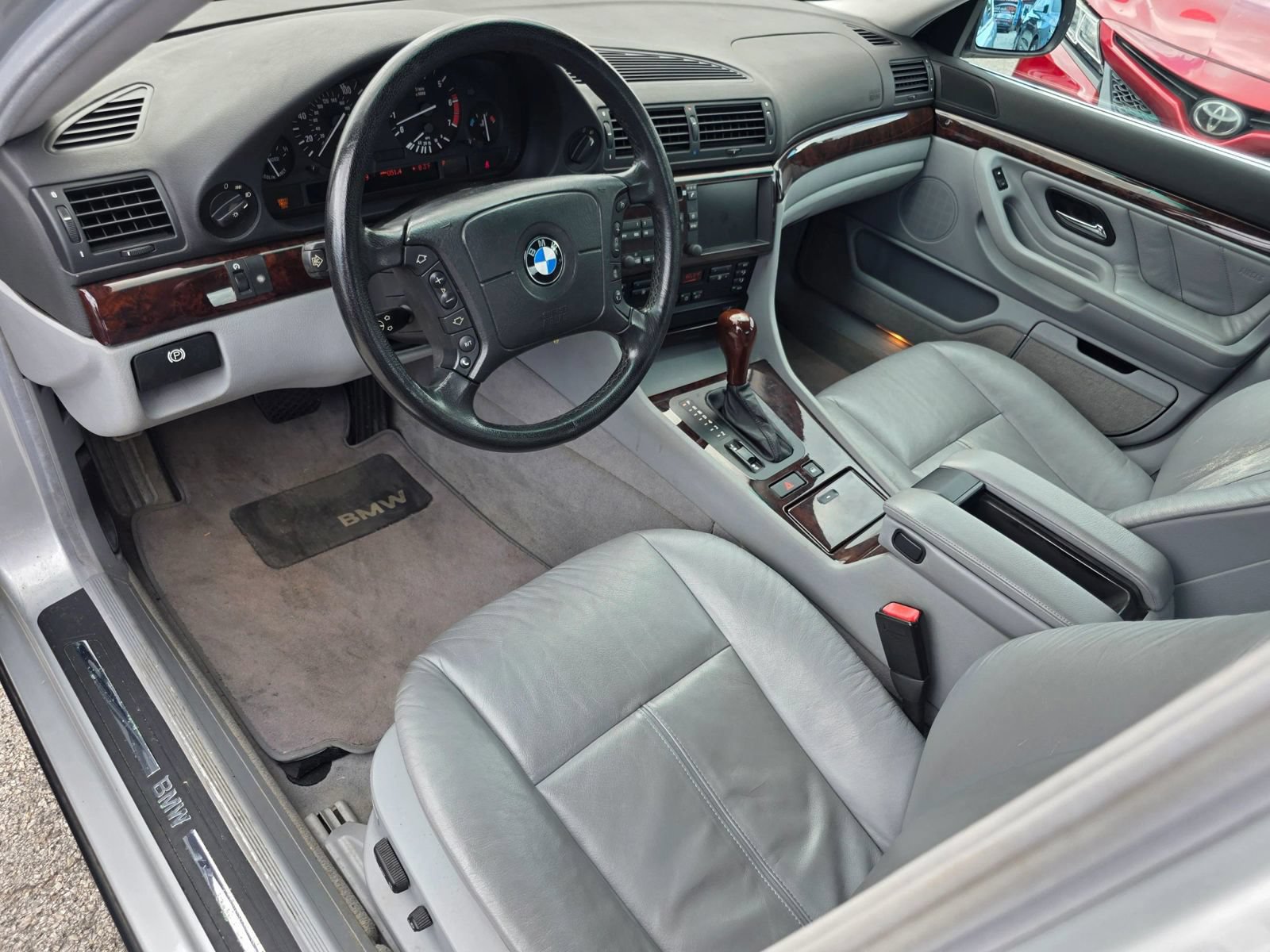 Used 2000 BMW 740i RWD image 26
