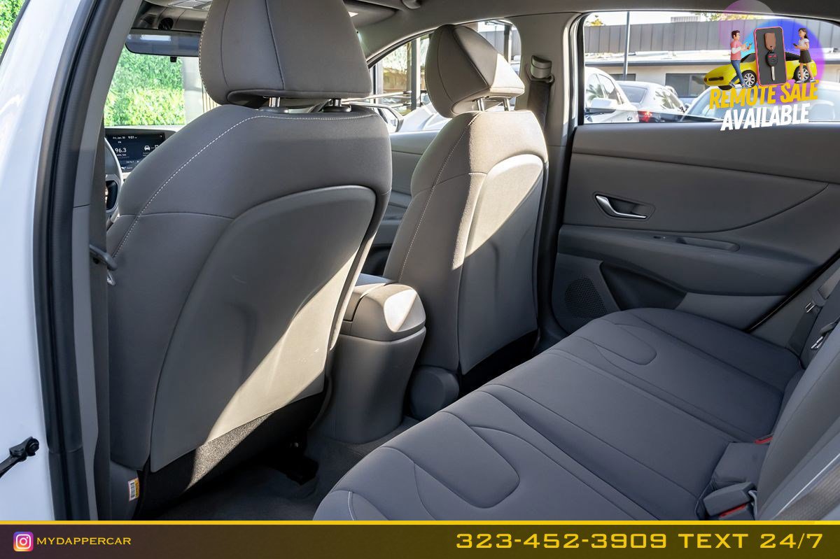 Used 2021 Hyundai Elantra Blue image 13