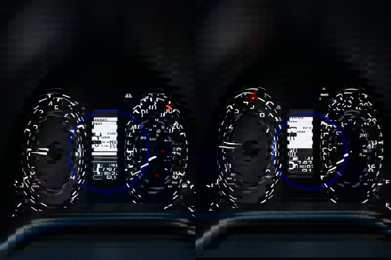 Used 2011 INFINITI G25 x w/ Moonroof Pkg image 7