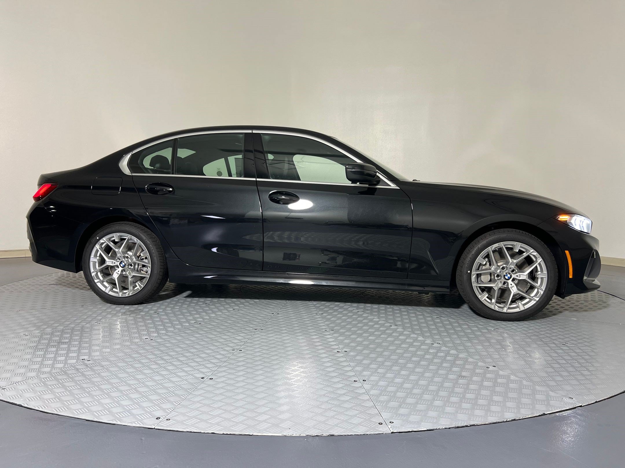 Used 2026 BMW 330i xDrive Sedan w/ Convenience Package AWD/4WD image 7