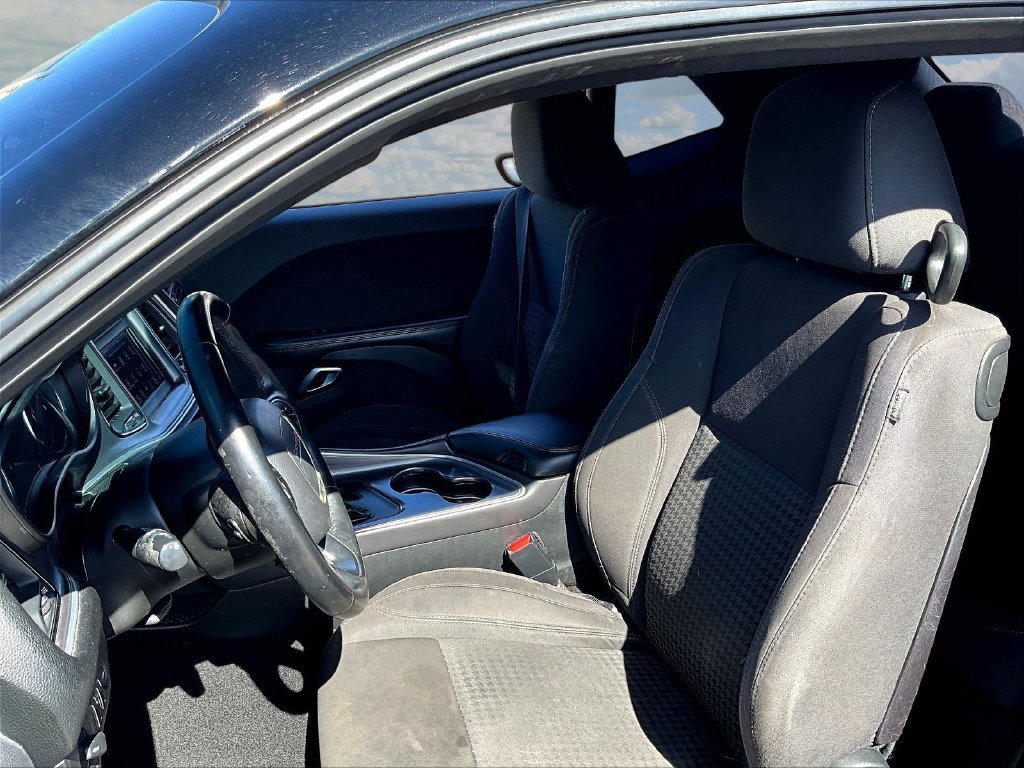 Used 2019 Dodge Challenger SXT RWD image 21