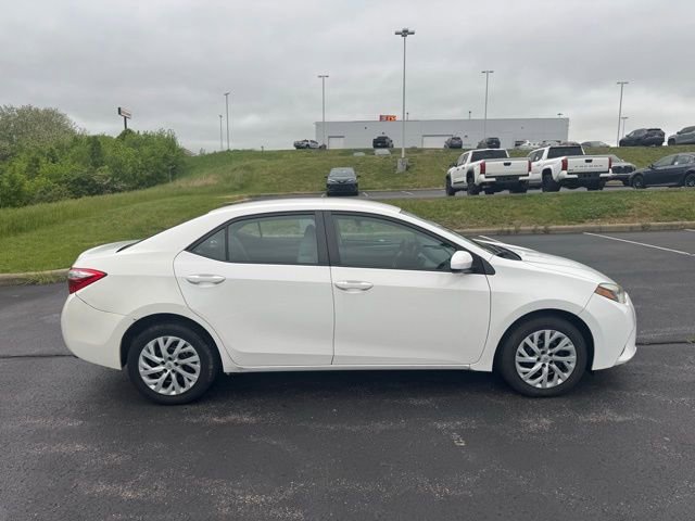 Used 2016 Toyota Corolla LE FWD image 2
