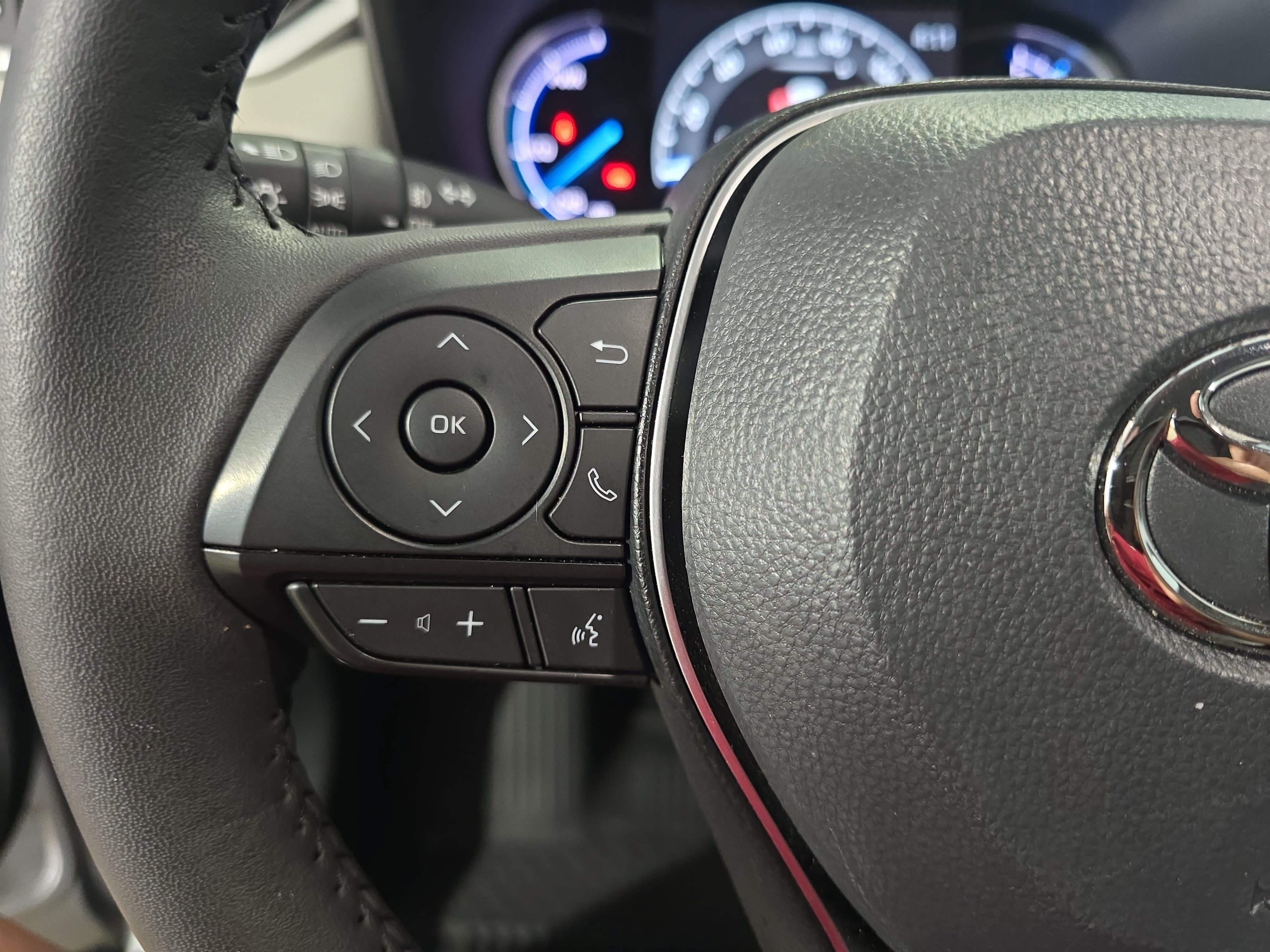 Used 2025 Toyota RAV4 XLE Premium AWD/4WD image 14