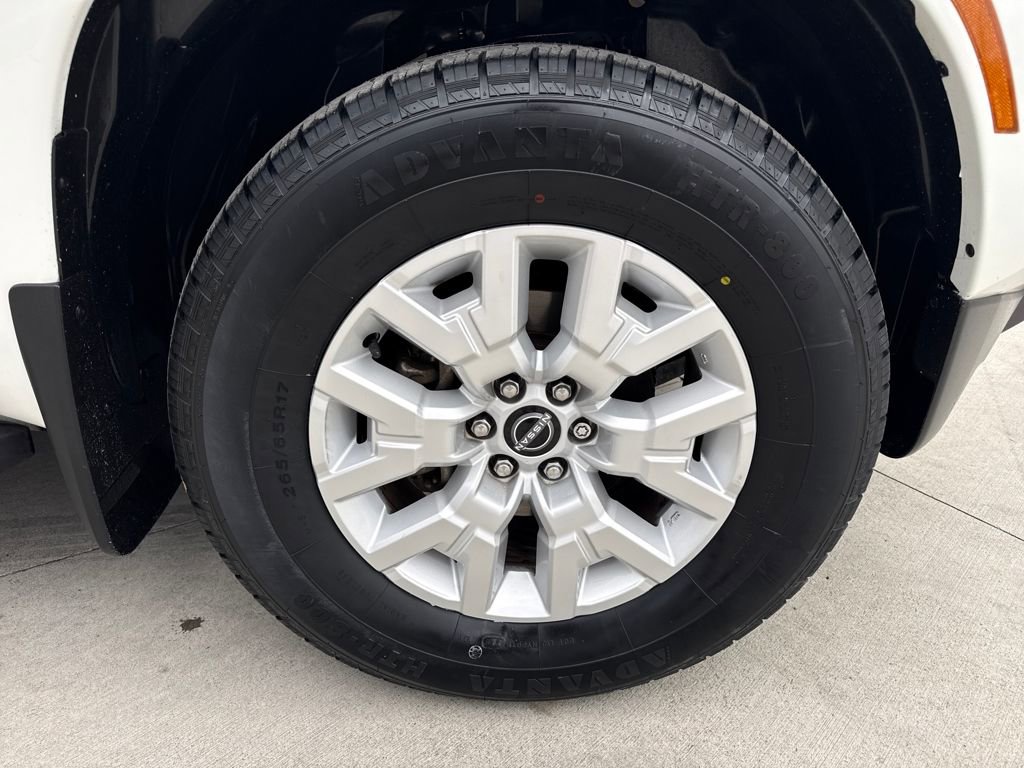 Used 2022 Nissan Frontier SV w/ Technology Package image 11