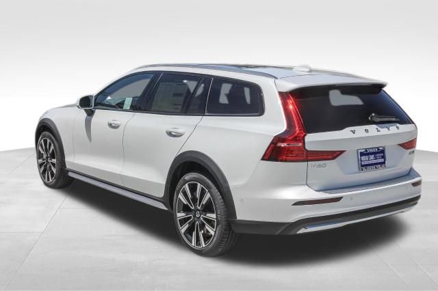 New 2025 Volvo V60 B5 Cross Country Ultra w/ Climate Package image 4