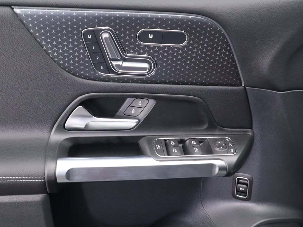 Certified 2025 Mercedes-Benz GLB 250 image 24