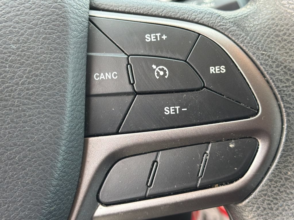 Used 2021 Jeep Cherokee Latitude FWD image 25