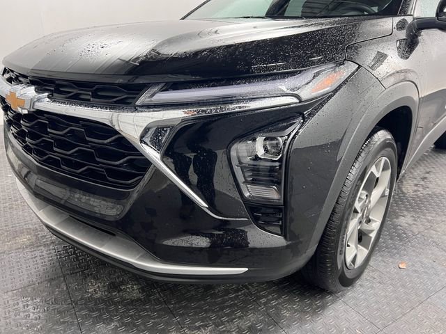 Used 2025 Chevrolet Trax LT w/ LT Convenience Package image 11