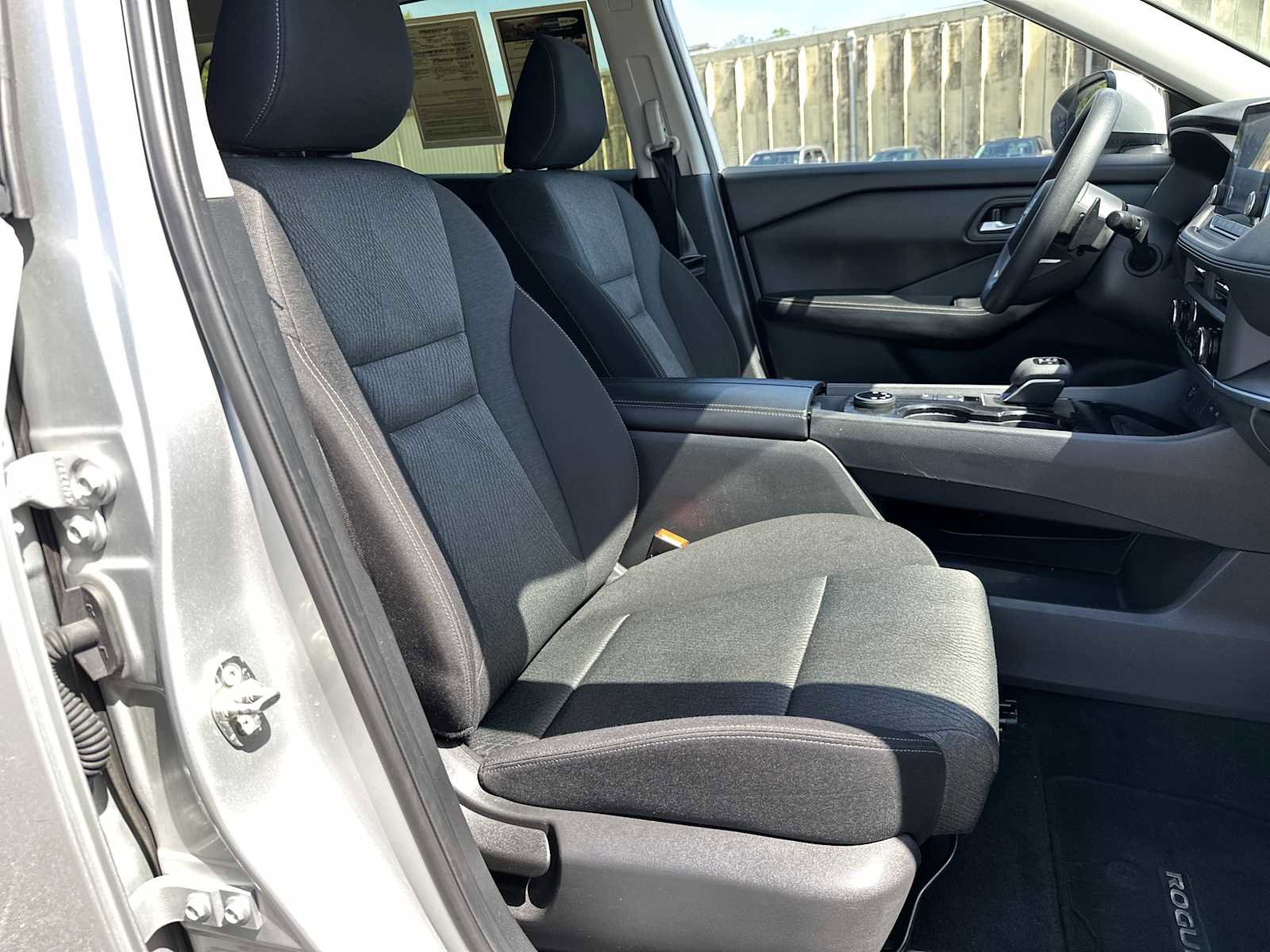 Used 2024 Nissan Rogue SV AWD/4WD image 28