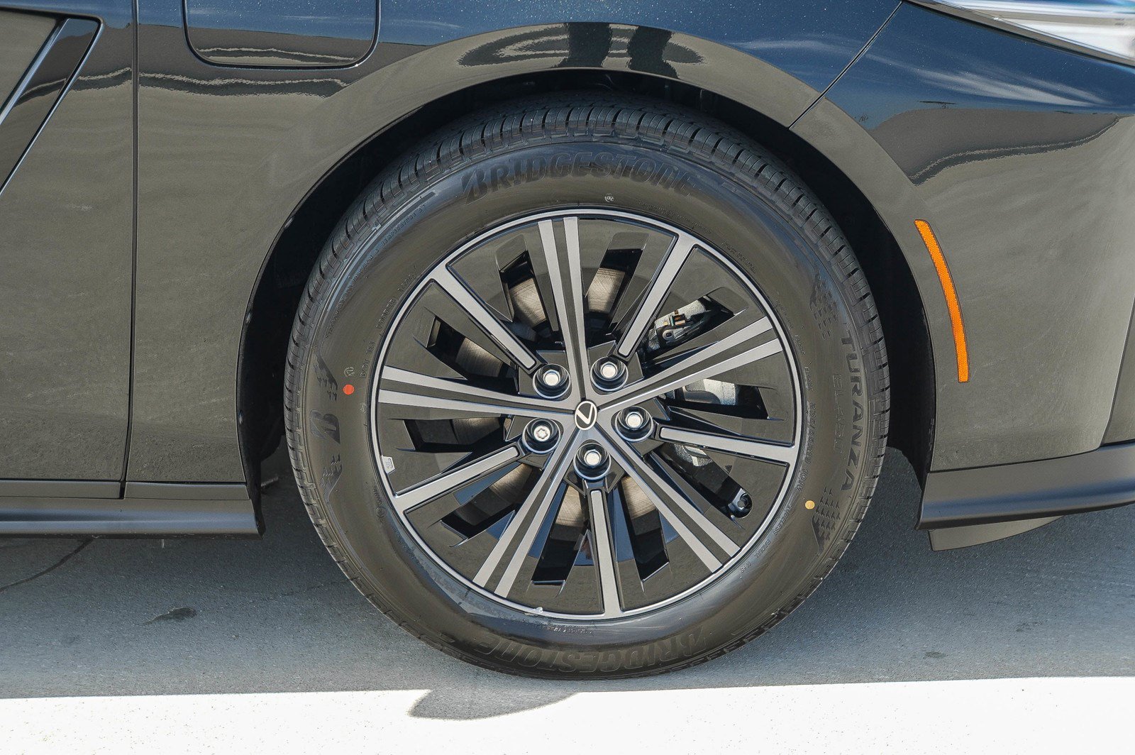 New 2026 Lexus ES 500e AWD/4WD image 11