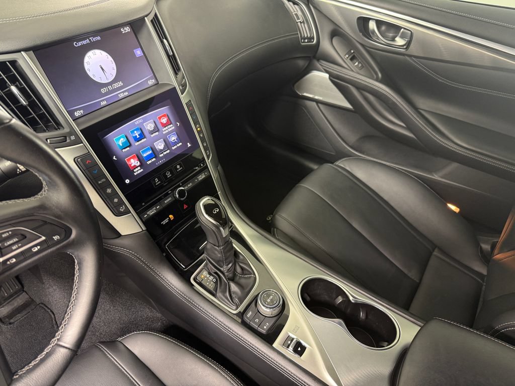 Used 2017 INFINITI Q60 3.0t w/ Cargo Package RWD image 27