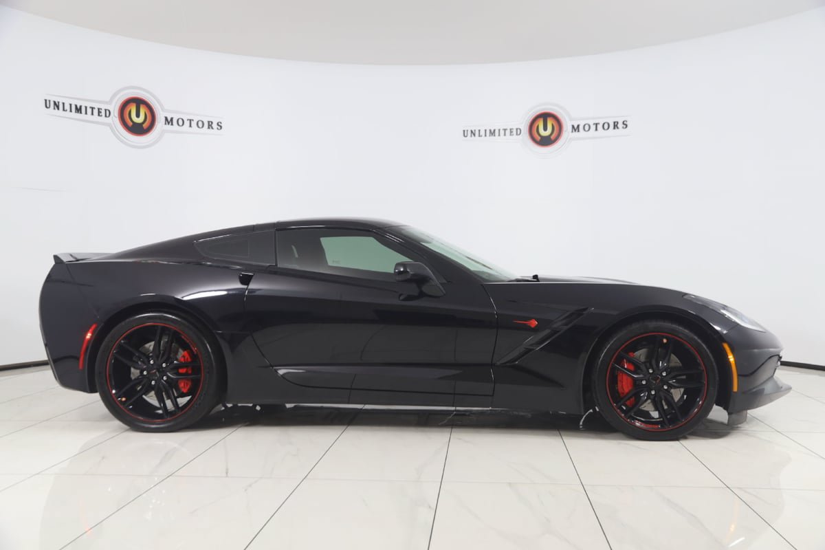 Used 2017 Chevrolet Corvette Stingray Coupe w/ Z51 3LT RWD image 2