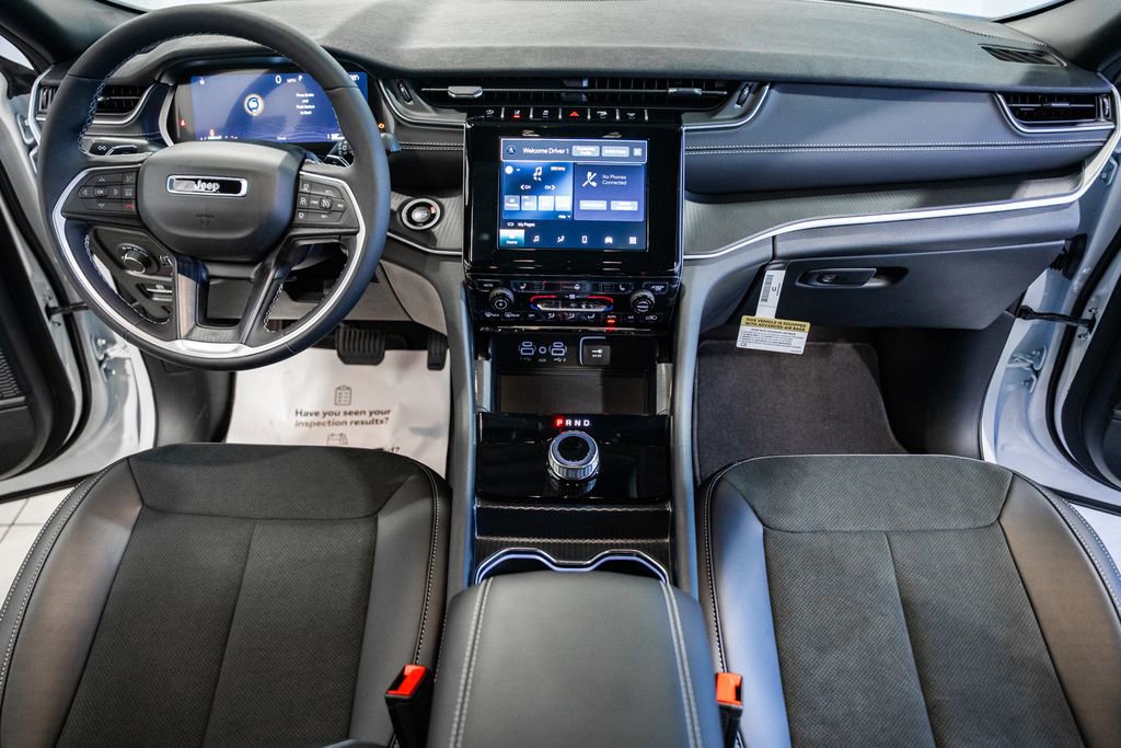 New 2025 Jeep Grand Cherokee Altitude image 18