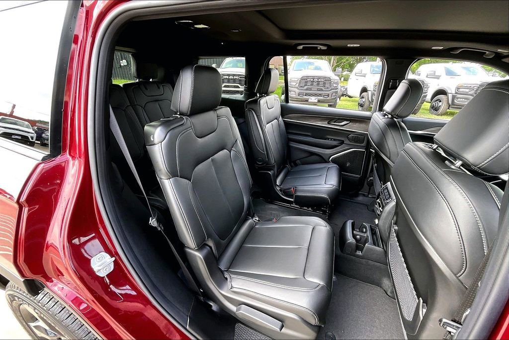 New 2026 Jeep Grand Cherokee L Limited w/ Limited Altitude Package AWD/4WD image 13