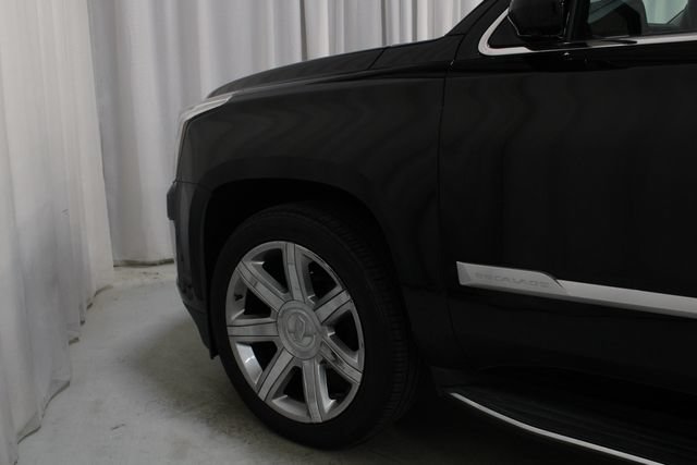 Used 2020 Cadillac Escalade ESV Luxury RWD image 31