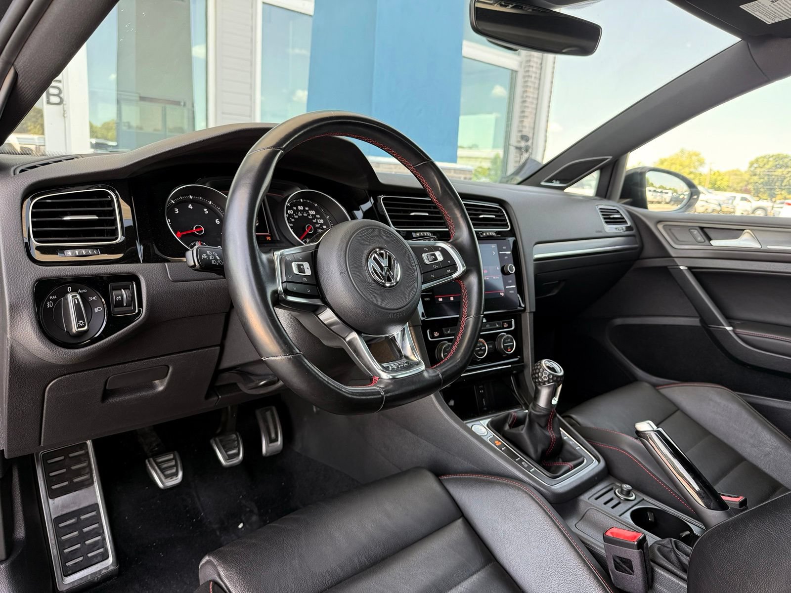 Used 2018 Volkswagen GTI SE FWD image 18