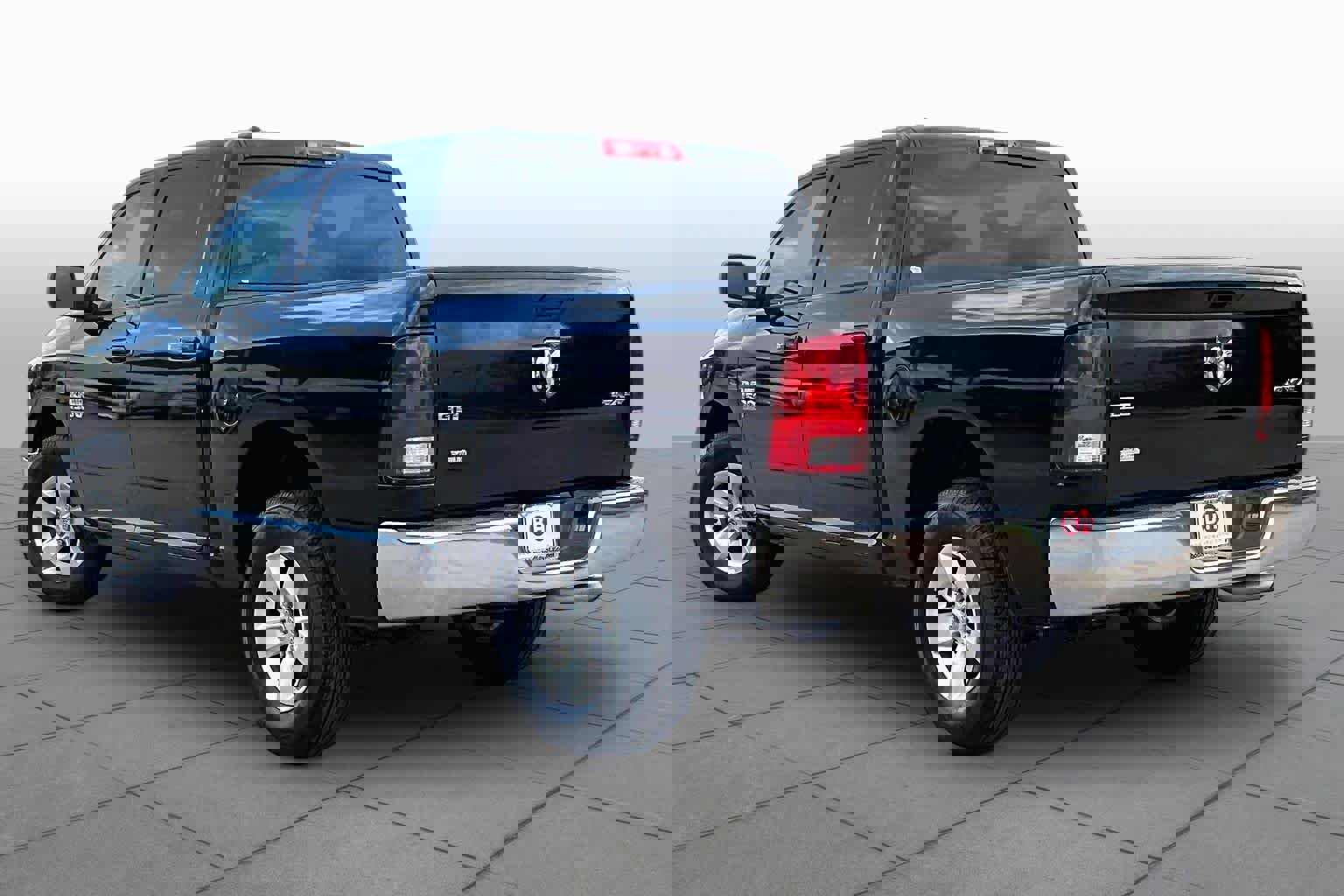 Used 2021 RAM 1500 Classic SLT image 12