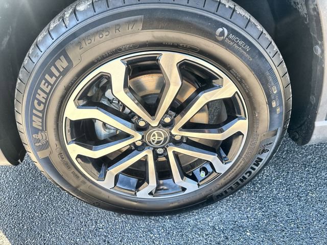 Used 2023 Toyota Corolla Cross SE image 19