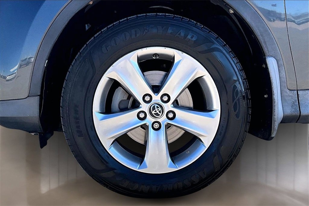 Used 2015 Toyota RAV4 XLE image 8