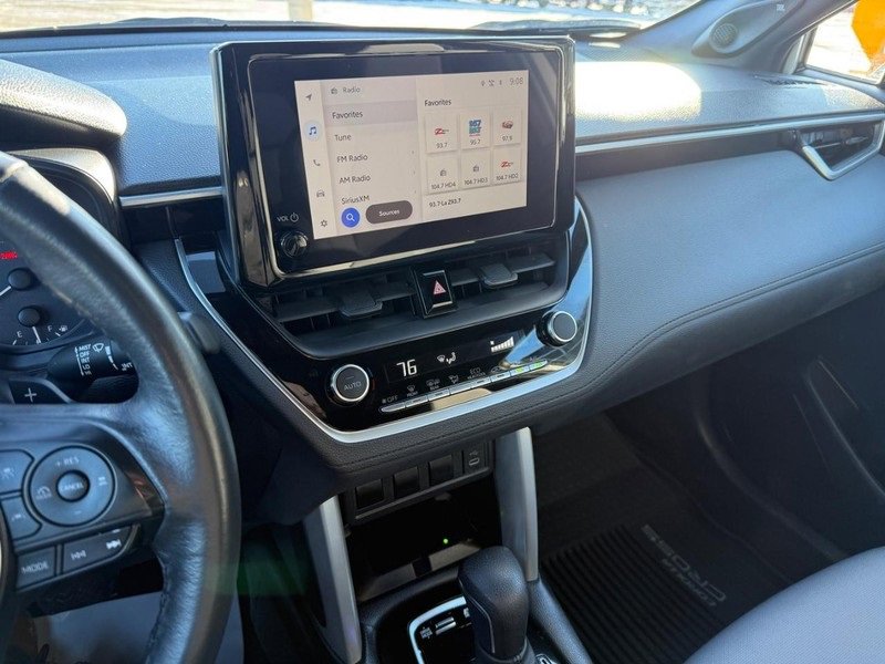 Used 2024 Toyota Corolla Cross SE w/ Moonroof Package image 25