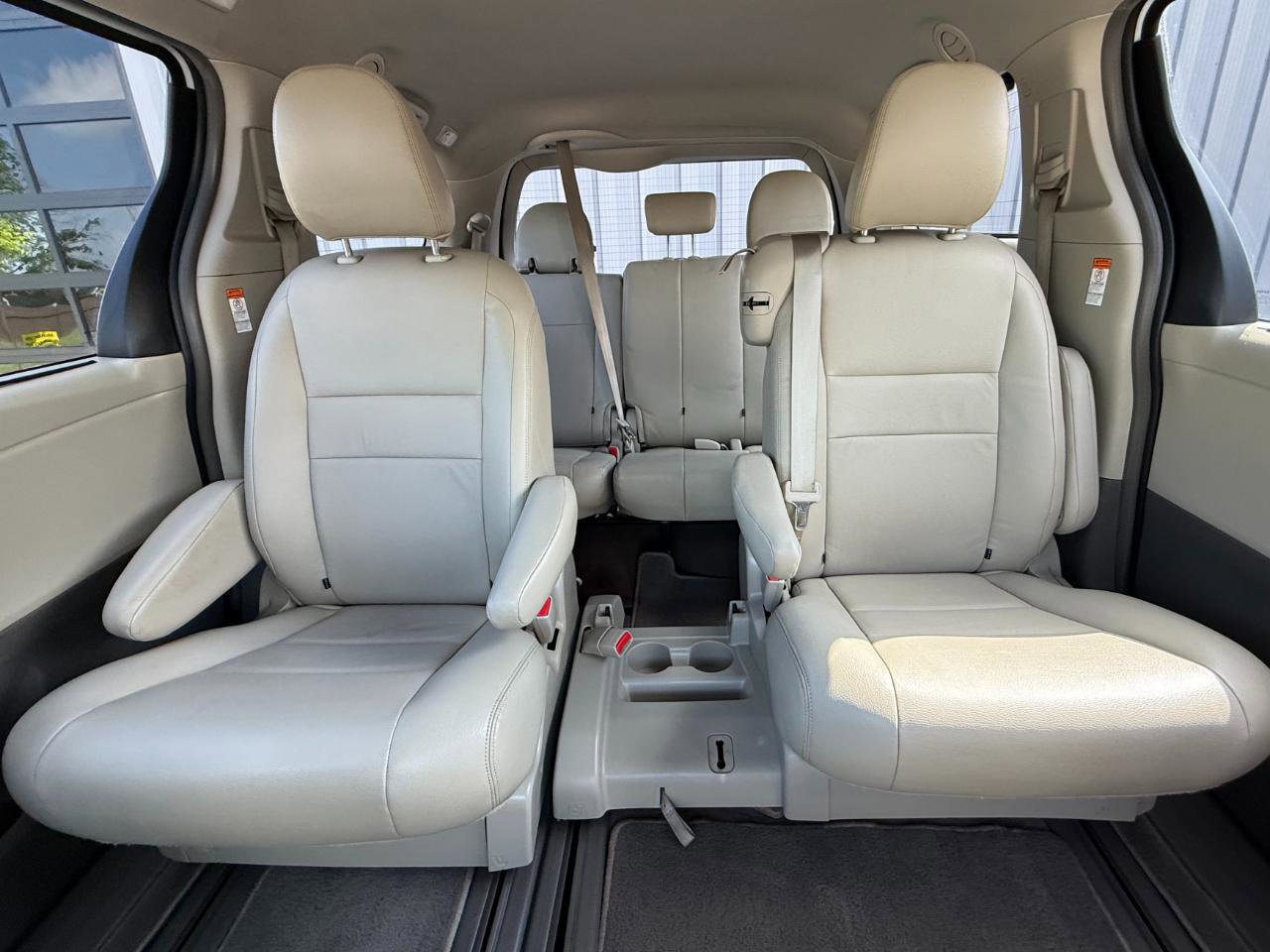 Used 2018 Toyota Sienna LE FWD image 15