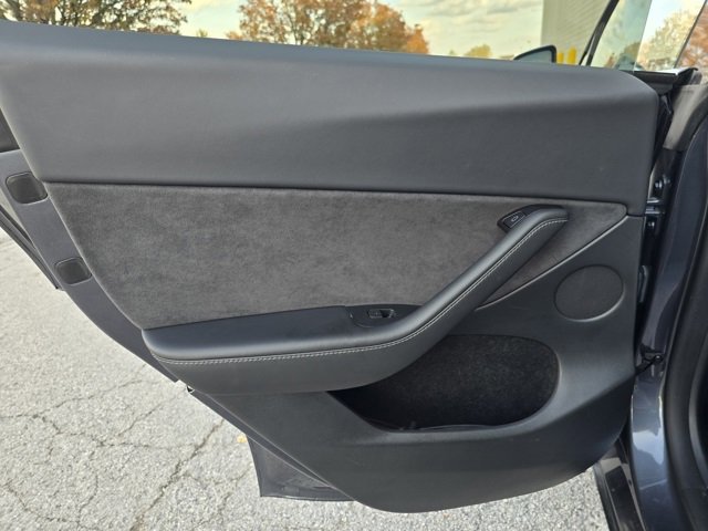 Used 2023 Tesla Model Y 2WD image 29