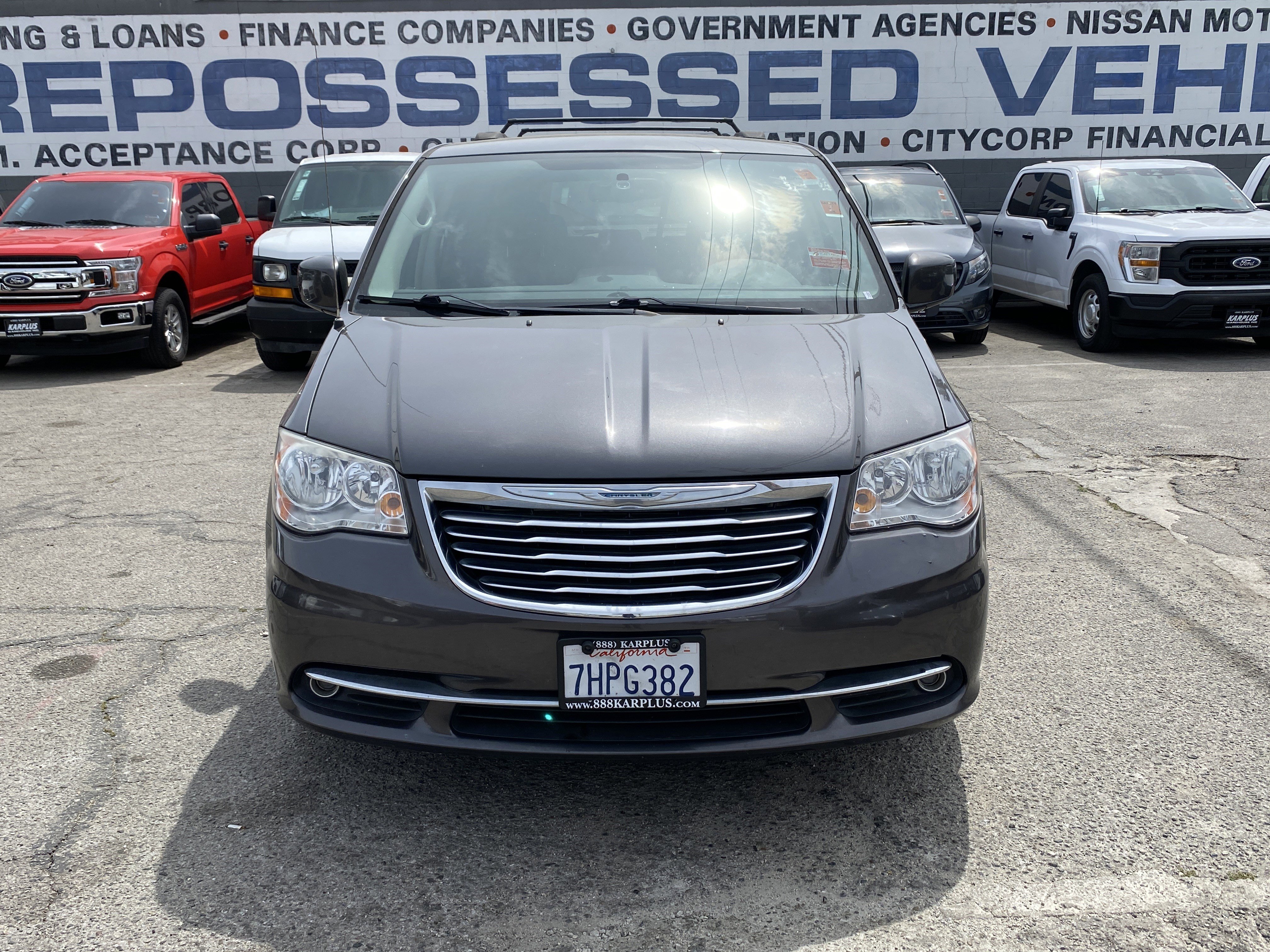 Used 2015 Chrysler Town & Country Touring FWD image 3