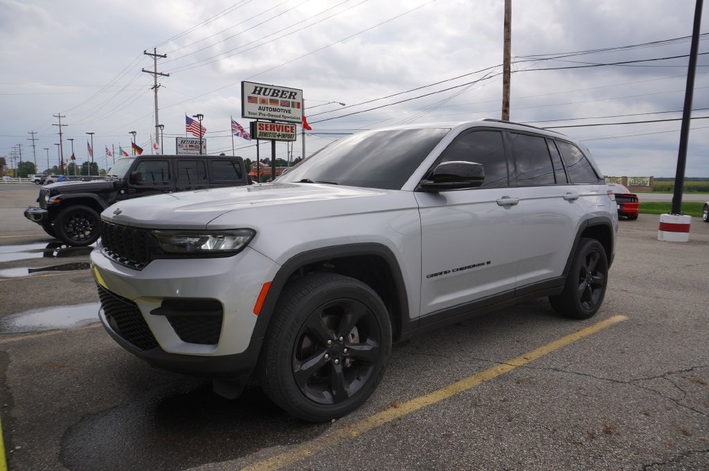 Used 2023 Jeep Grand Cherokee Altitude