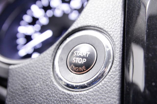 Used 2018 Nissan Rogue SV w/ Premium Package image 29