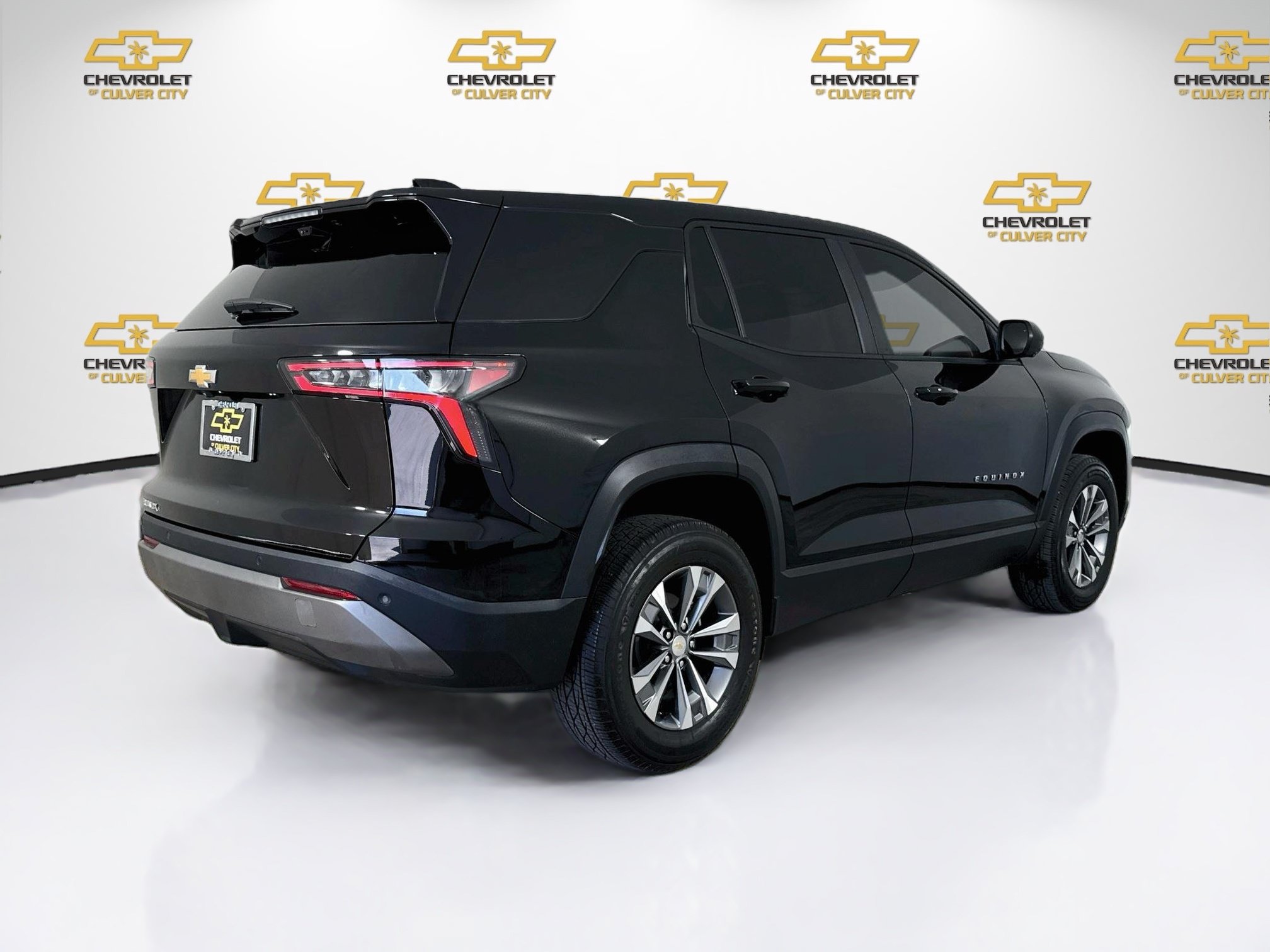 Used 2025 Chevrolet Equinox LT w/ Safety and Technology Package FWD image 8