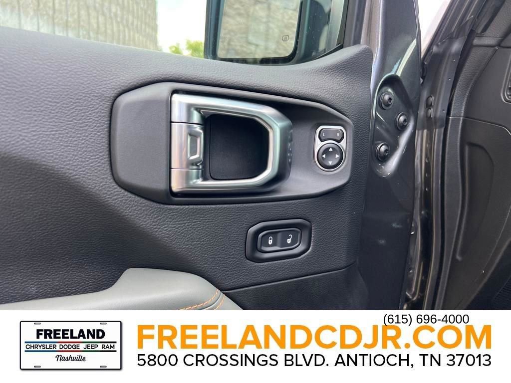 New 2025 Jeep Gladiator Mojave w/ Convenience Group image 19