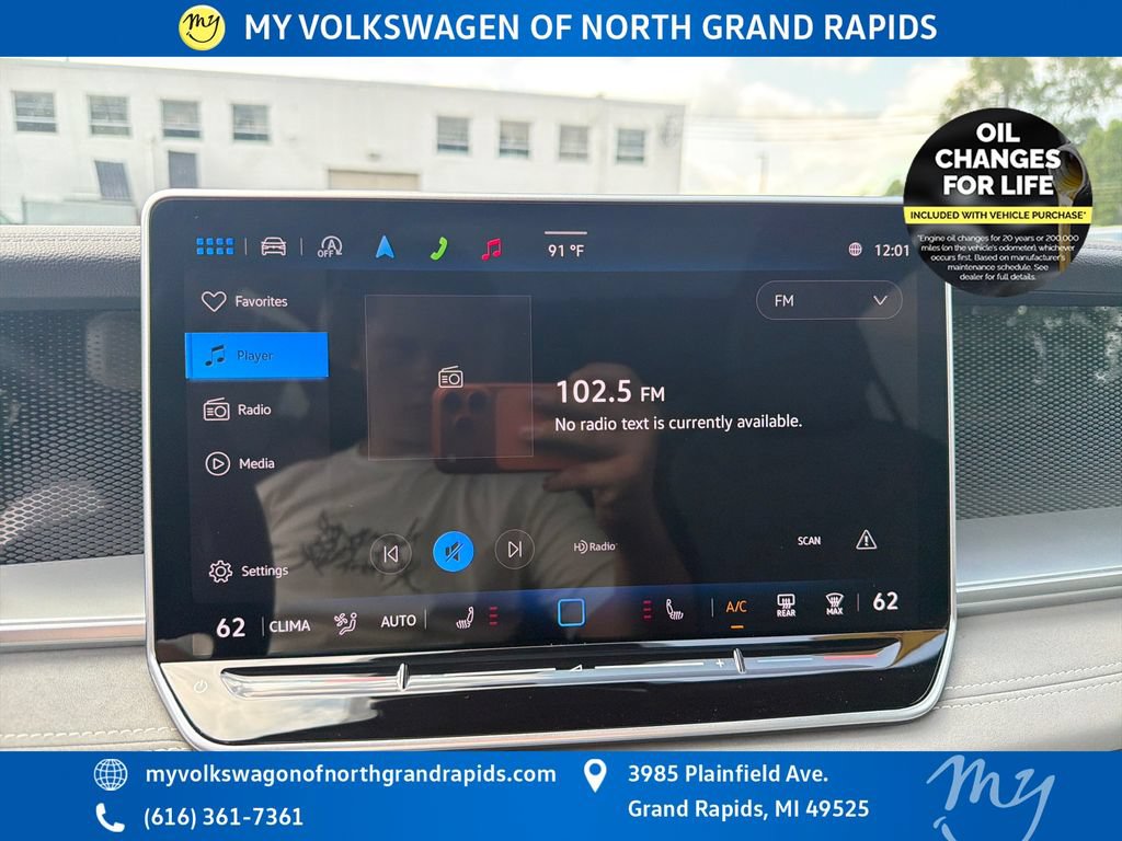 Used 2025 Volkswagen Tiguan SE R-Line AWD/4WD image 23