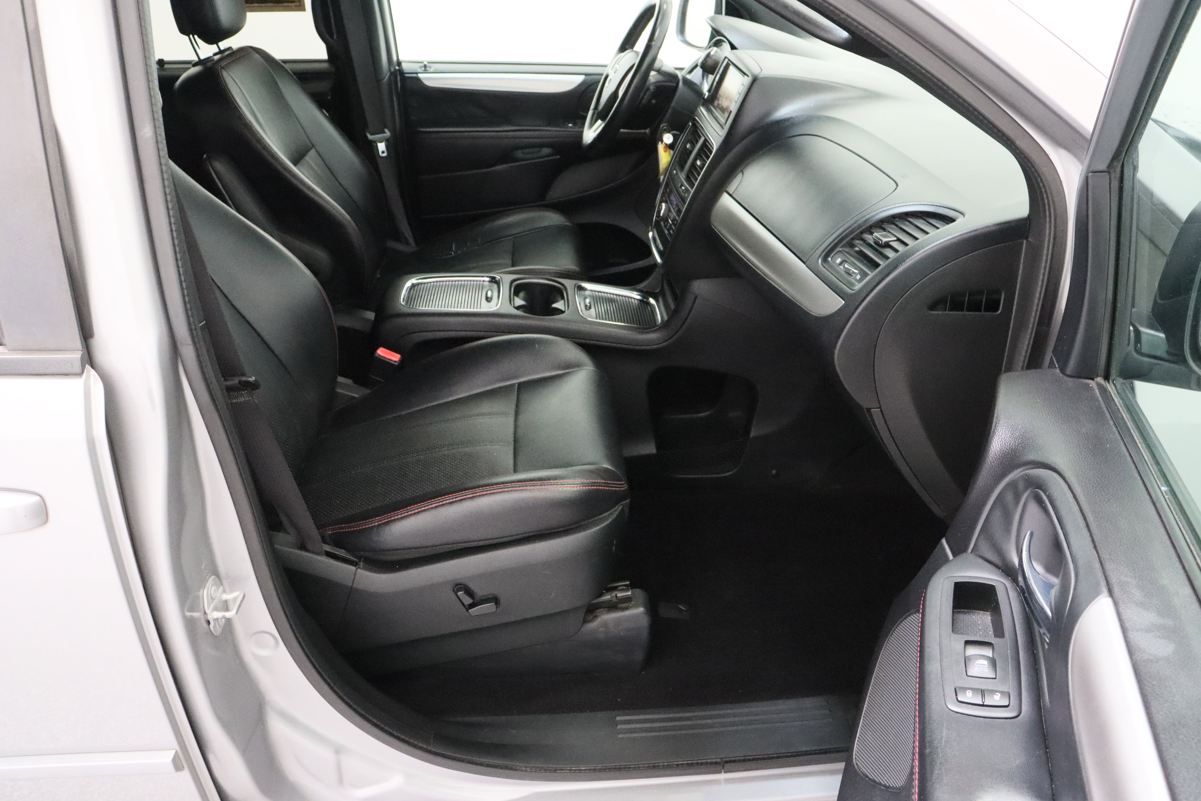 Used 2017 Dodge Grand Caravan GT FWD image 37